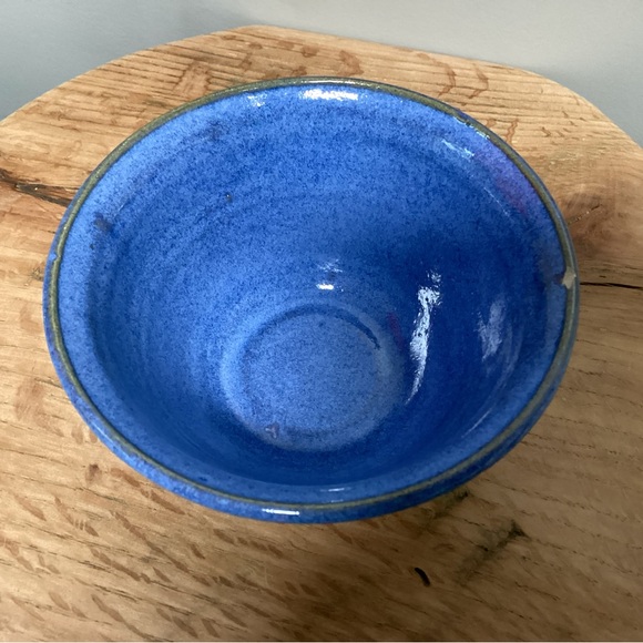 Handcrafted Ceramic Pottery Bowl by Stokes - Beautiful Blues with tan/cream base - Picture 6 of 15